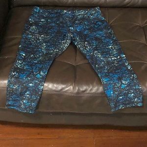 Old Navy Petite Large Cropped Yoga Pants